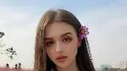 《人民日报》等媒体关注吴亦凡被捕动态，编剧六六致歉公开回应